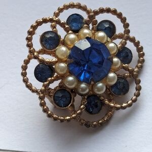 💙 Vintage Sapphire color faux pearls floral gold tone design brooch p…